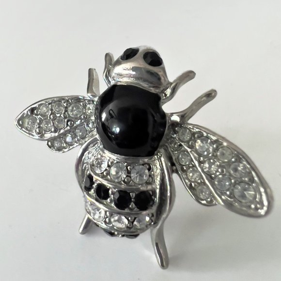 Black & White Pave Crystal Figural Bee Costume Ring CHICO'S Size 5 1/2-6.5 - Picture 2 of 6